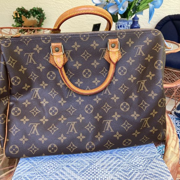 Louis Vuitton Handbags - SOLD SOLD LOUIS VUITTON  SPEEDY 35 ICONIC TIMELESS MONO $1800 GREAT SHAPE.